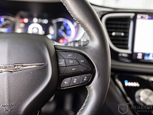 Used 2022 Chrysler Pacifica Touring-L w/ S Appearance Package FWD image 25