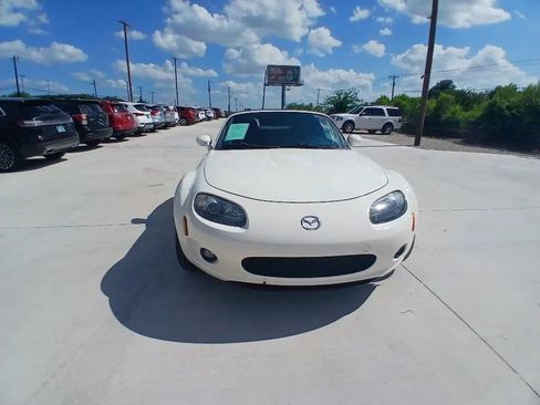 Used 2006 MAZDA MX-5 Miata Sport RWD image 2