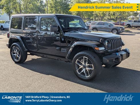 Used 2024 Jeep Wrangler Unlimited w/ Convenience Group AWD/4WD image 1
