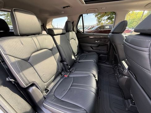 Used 2023 Honda Pilot Elite image 45