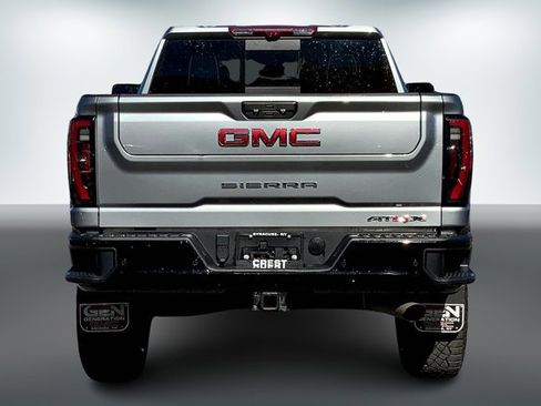 Used 2024 GMC Sierra 2500 AT4X image 3