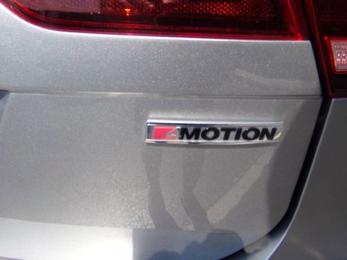 Used 2021 Volkswagen Tiguan SE image 40