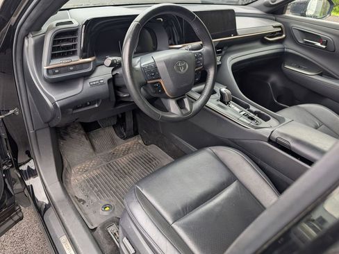 Used 2023 Toyota Crown AWD/4WD image 10