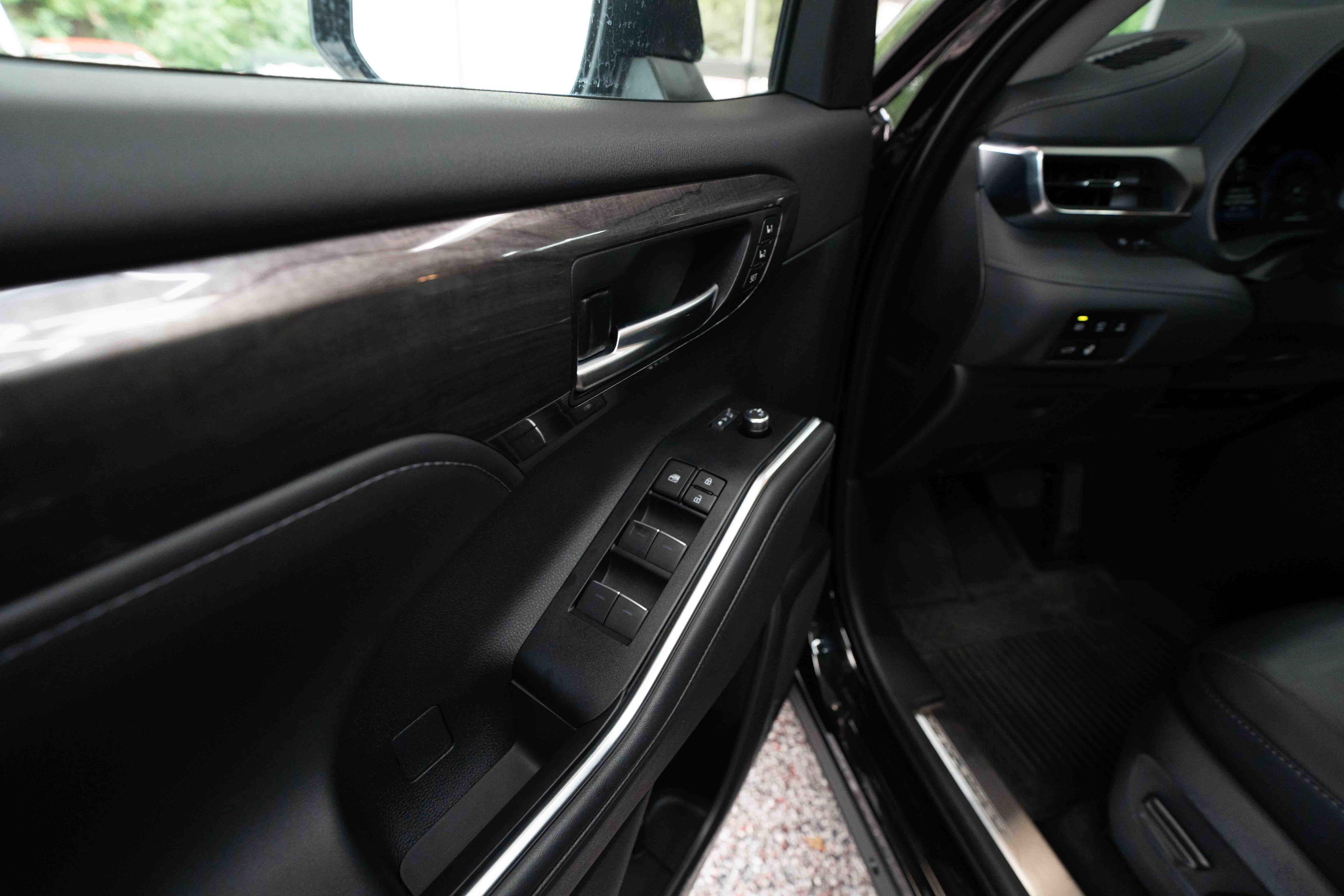 Used 2026 Toyota Highlander Limited AWD/4WD image 8