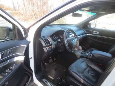 Used 2016 Ford Explorer Sport w/ Equipment Group 401A image 7
