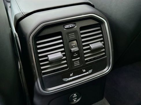 Used 2024 Porsche Macan image 27