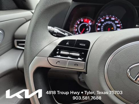 Used 2022 Hyundai Elantra SE FWD image 23