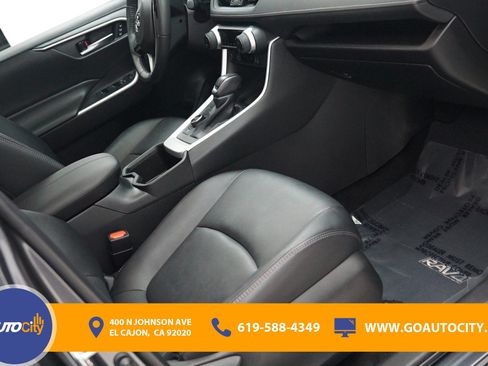 Used 2022 Toyota RAV4 XLE Premium AWD/4WD image 8