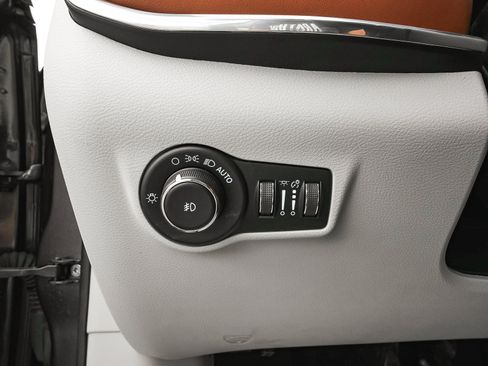 Used 2023 Jeep Compass Limited AWD/4WD image 17
