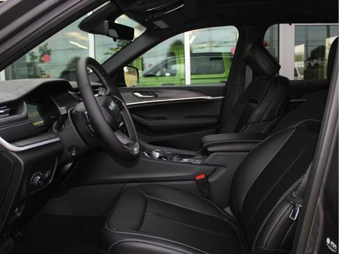 New 2025 Jeep Grand Cherokee Limited w/ Luxury Tech Group II image 11