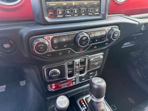 Used 2023 Jeep Wrangler Unlimited Rubicon w/ Dual Top Group AWD/4WD image 15