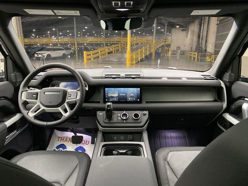 Certified 2023 Land Rover Defender 110 X-Dynamic SE image 5