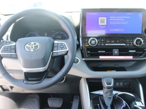 New 2026 Toyota Highlander Platinum AWD/4WD image 15