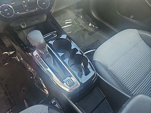 Used 2025 Chevrolet Trax LT w/ LT Convenience Package image 18