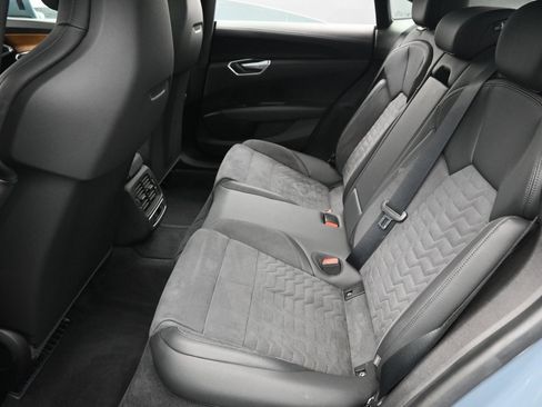 Used 2022 Audi e-tron GT Premium Plus image 28