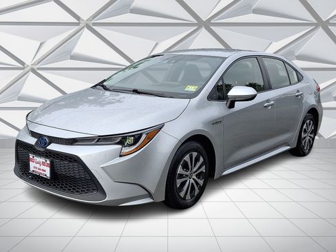 Used 2021 Toyota Corolla LE FWD image 4
