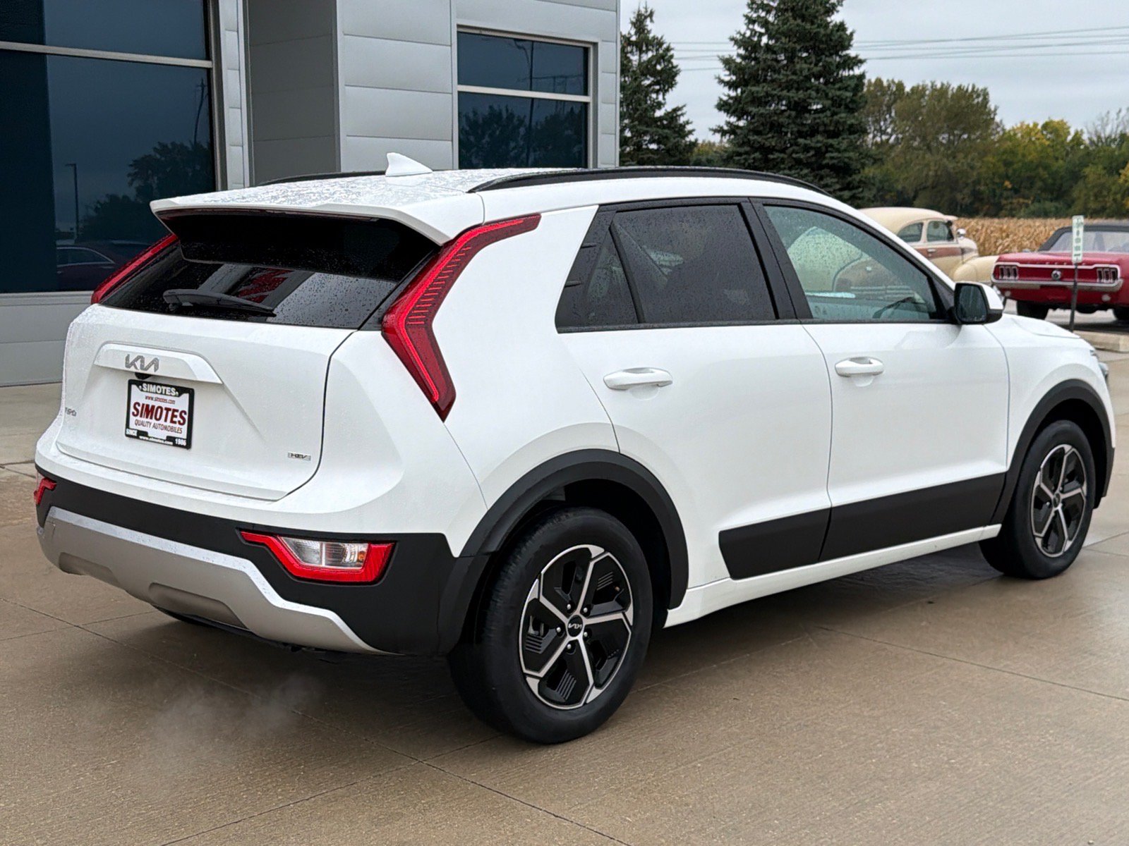 Used 2025 Kia Niro LX FWD image 8