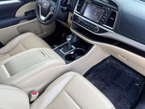 Used 2015 Toyota Highlander XLE image 32