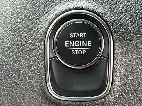 Used 2024 Mercedes-Benz Sprinter 2500 image 32