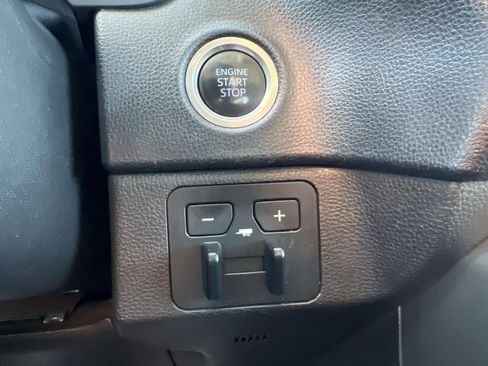 Used 2022 Toyota Tundra SR5 w/ SR5 Premium Package image 25