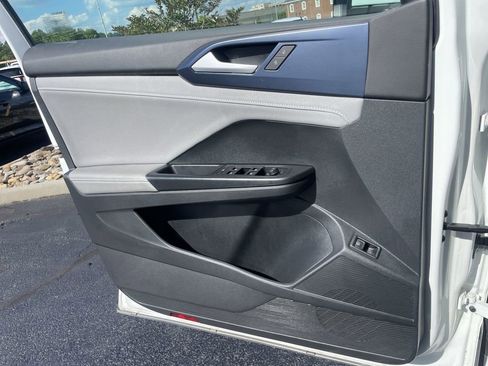 Certified 2024 Volkswagen Taos SE AWD/4WD image 19