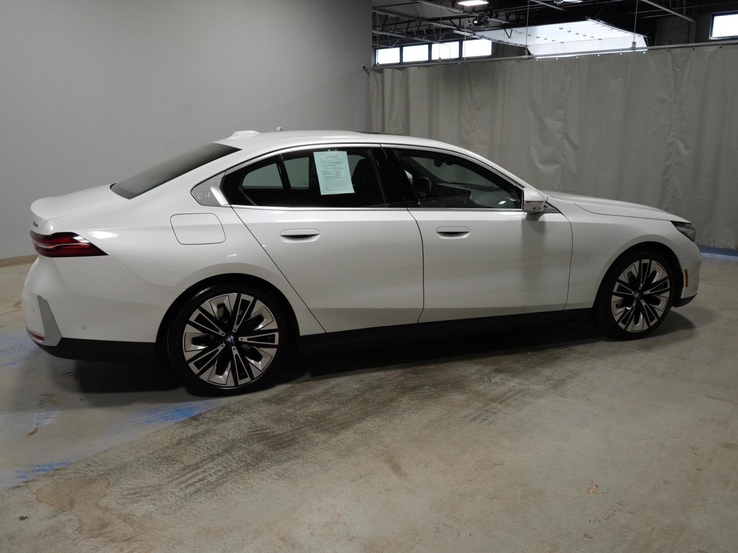 Used 2025 BMW 530i xDrive w/ Premium Package AWD/4WD image 22