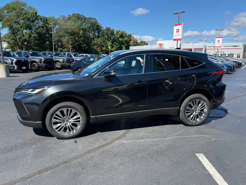 Certified 2023 Toyota Venza XLE AWD/4WD image 2