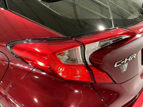 Used 2019 Toyota C-HR XLE FWD image 21