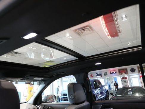 Used 2025 GMC Acadia Denali w/ Super Cruise Package AWD/4WD image 12