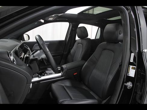 Used 2023 Mercedes-Benz GLA 250 w/ Premium Package image 5