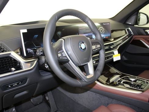 New 2026 BMW X5 xDrive50e w/ Climate Comfort Package image 4