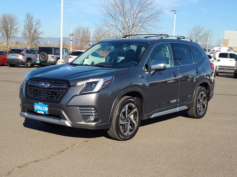 Used 2023 Subaru Forester Touring image 1