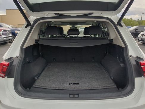 Used 2022 Volkswagen Tiguan SE w/ Panoramic Sunroof Package AWD/4WD image 31