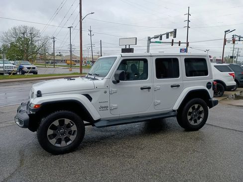 Used 2020 Jeep Wrangler Unlimited Sahara AWD/4WD image 4