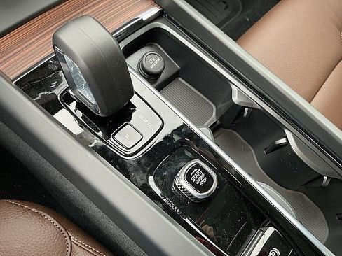 New 2026 Volvo V60 B5 Cross Country Plus w/ Climate Package image 18