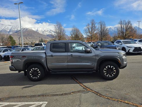 Used 2024 Nissan Frontier PRO-4X w/ Technology Package image 9