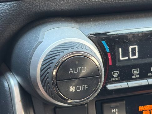 Used 2020 Toyota RAV4 XLE w/ Convenience Package AWD/4WD image 29