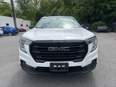 Used 2022 GMC Terrain SLT w/ Infotainment Package II AWD/4WD image 2