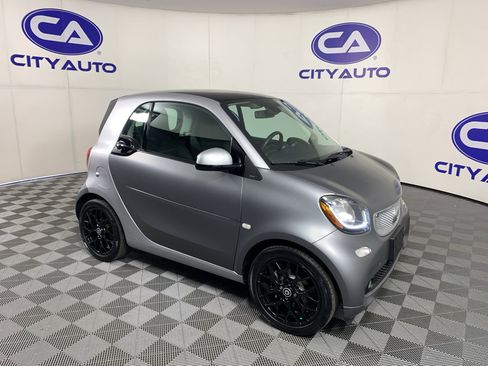 Used 2016 smart fortwo Prime RWD image 1