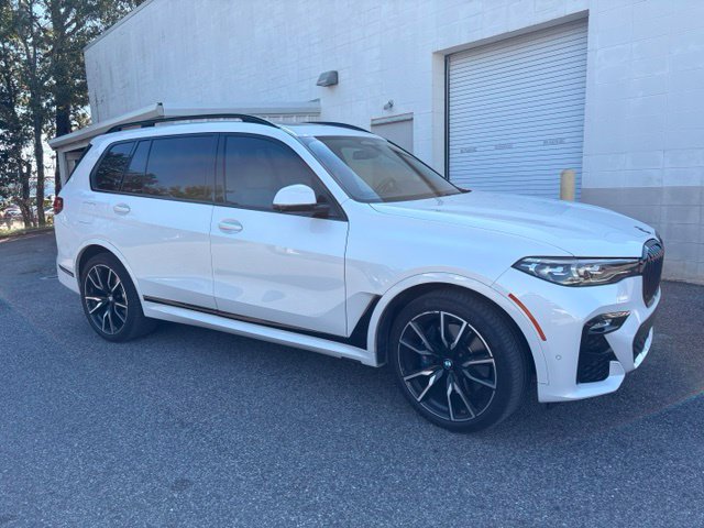 Used 2021 BMW X7 xDrive40i w/ M Sport Package AWD/4WD image 3