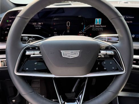 Used 2025 Cadillac Lyriq Luxury AWD/4WD image 40