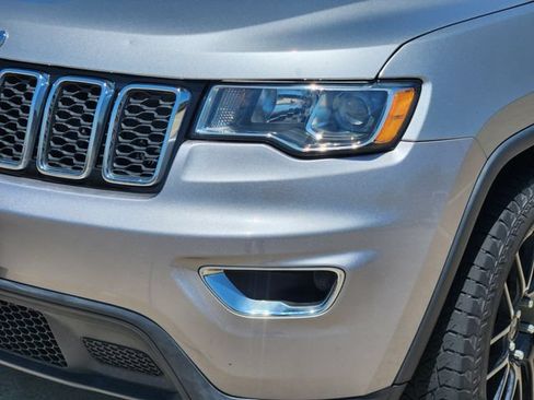 Used 2018 Jeep Grand Cherokee Laredo RWD image 9