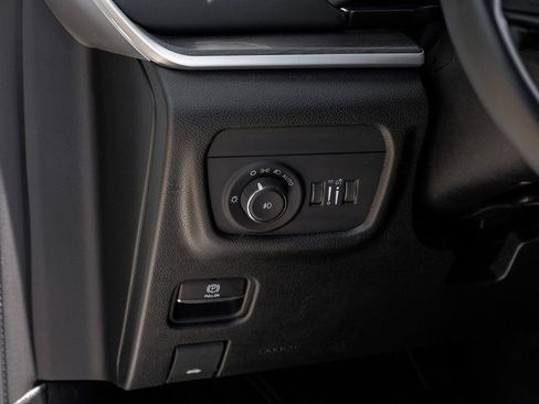 Used 2022 Jeep Grand Cherokee Limited image 38