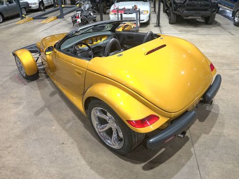 Used 2002 Chrysler Prowler RWD image 16