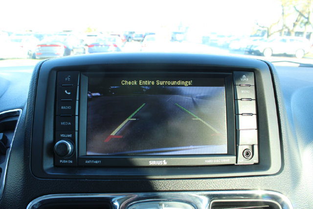 Used 2016 Chrysler Town & Country Touring FWD image 19