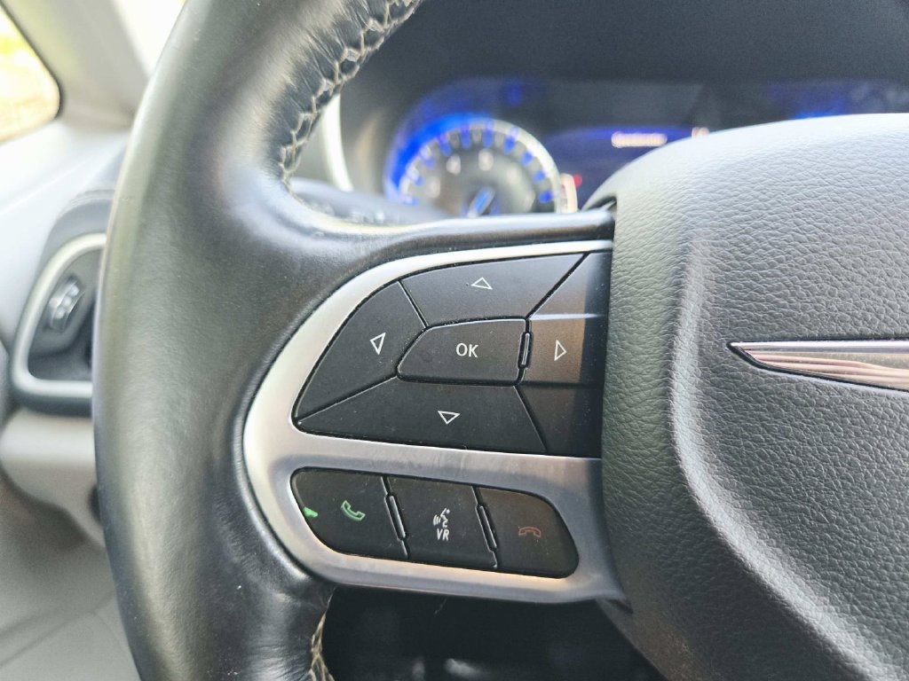 Used 2021 Chrysler Pacifica Touring-L FWD image 22