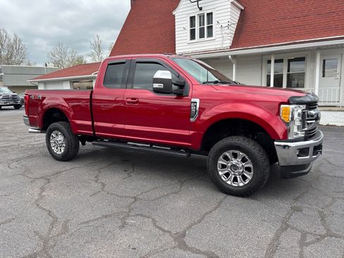 Used 2017 Ford F250 XLT w/ XLT Premium Package AWD/4WD image 1