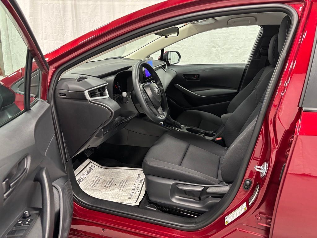 Used 2026 Toyota Corolla LE FWD image 9