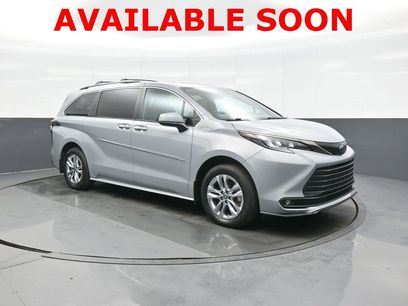 Used 2022 Toyota Sienna XLE Woodland Edition
