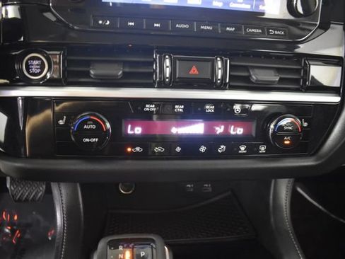 Used 2022 Nissan Pathfinder SL w/ SL Black Package AWD/4WD image 25